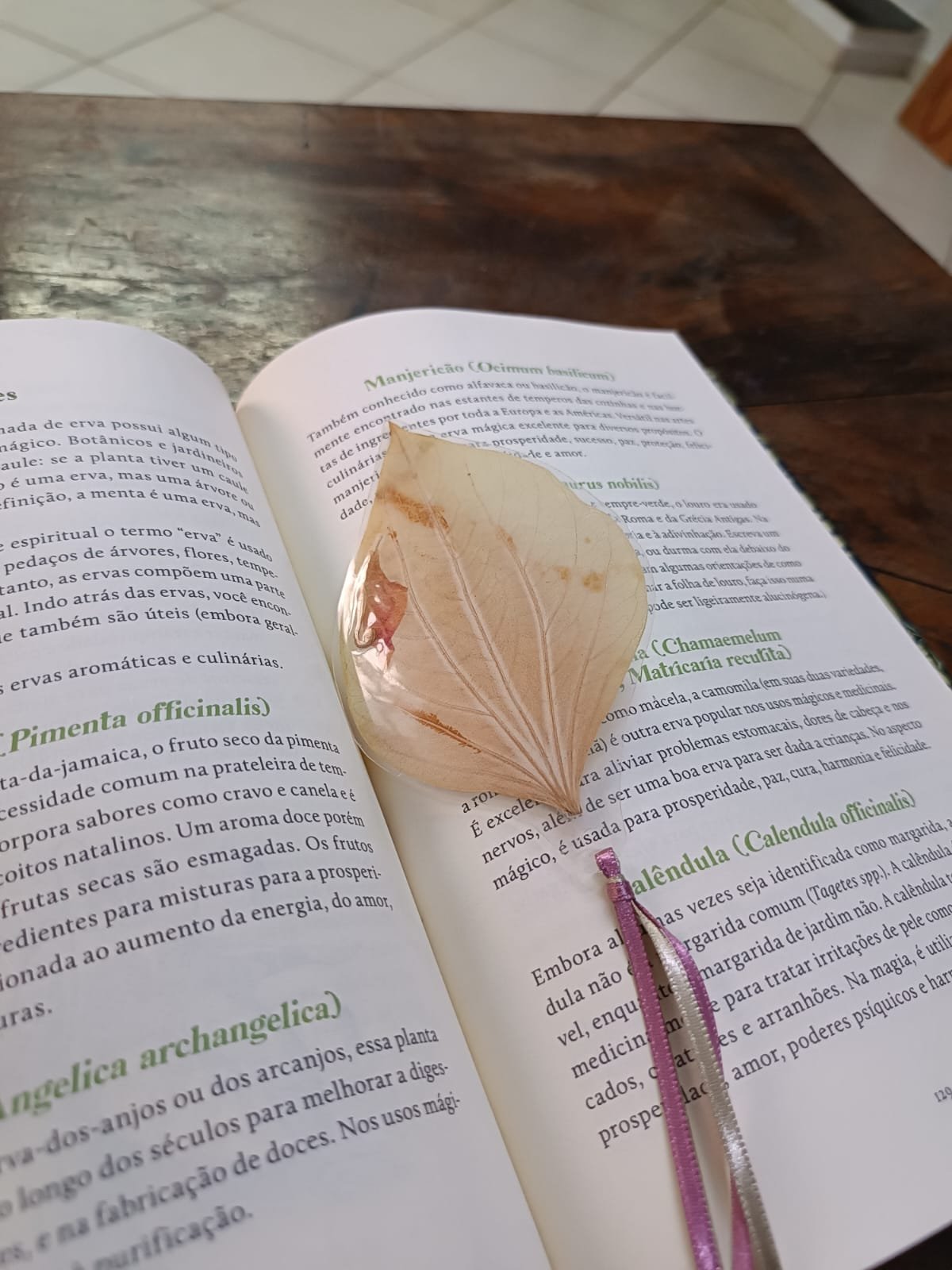 MARCADOR DE LIVRO - FOLHA AMARELA FLOR - Imagem 2